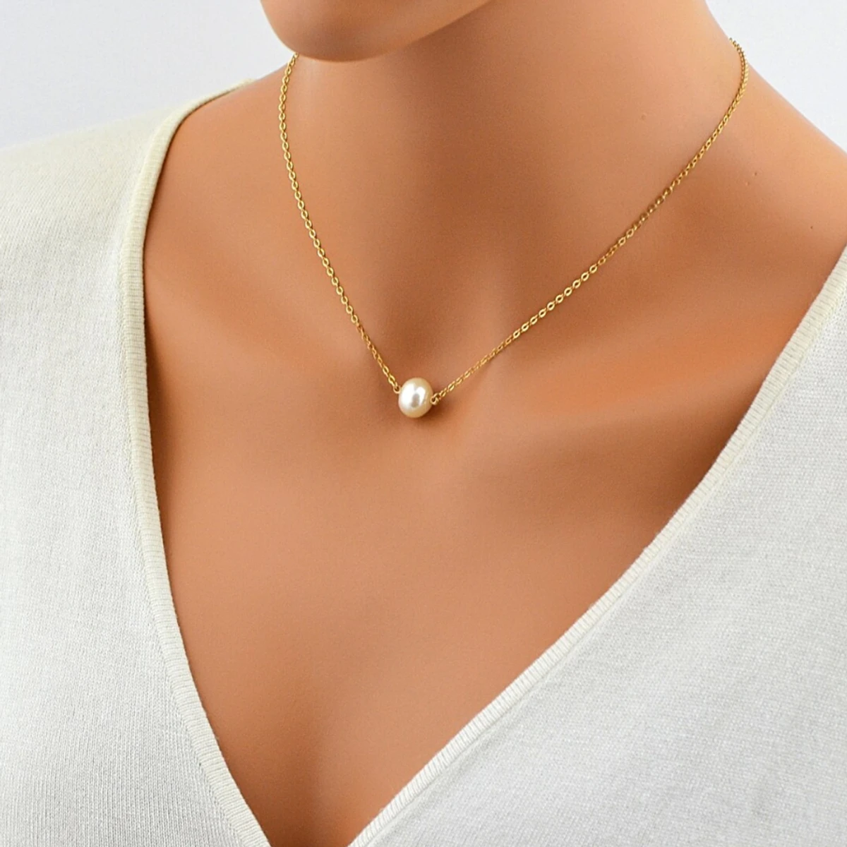 stylish Round Natural Pearl Pendant Necklace