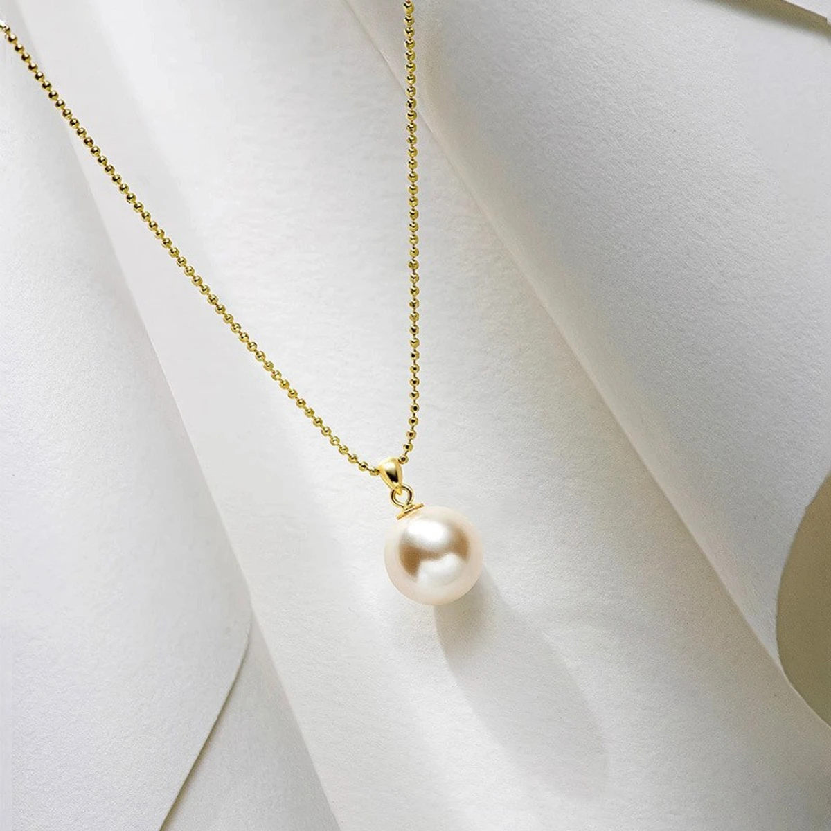 stylish Round Natural Pearl Pendant Necklace