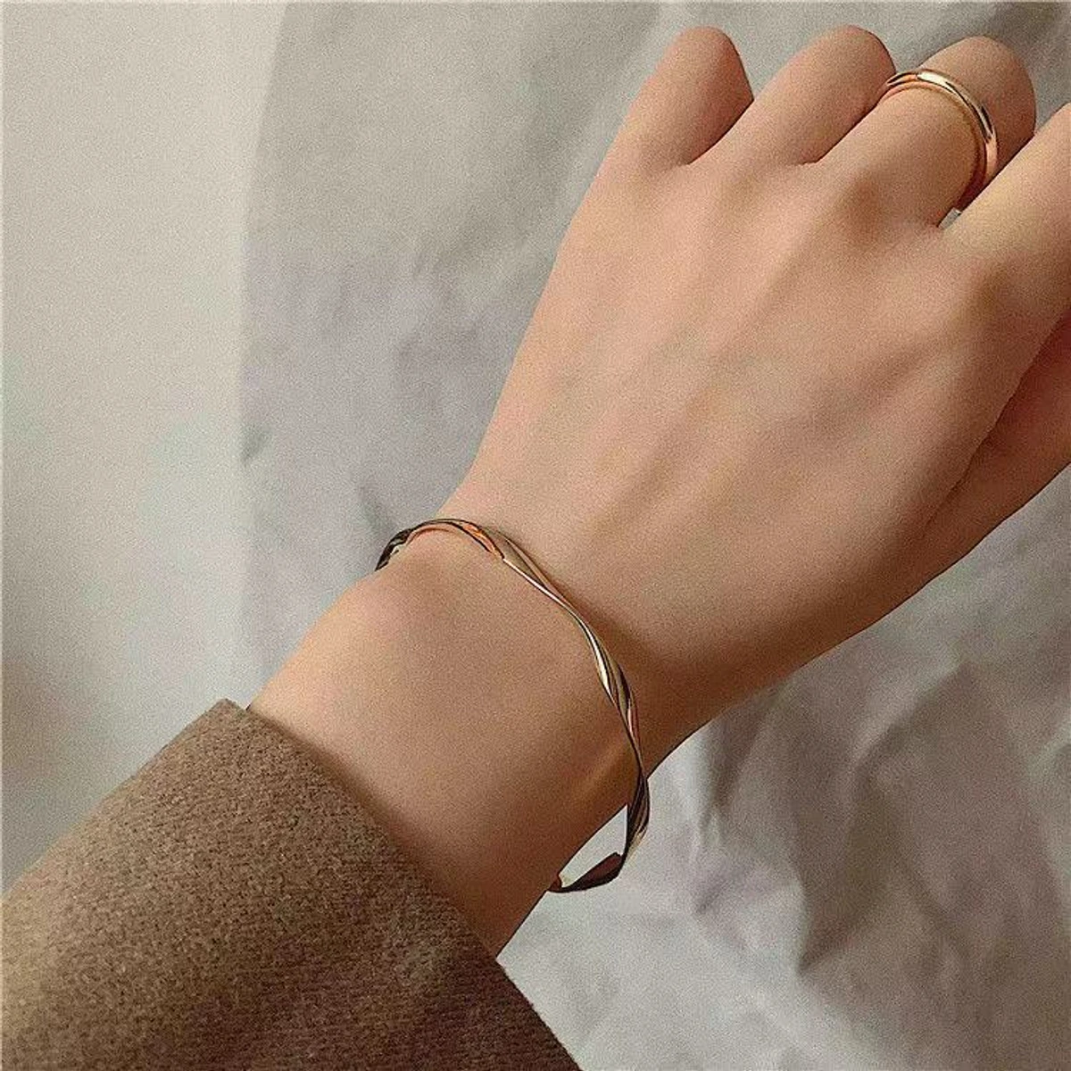 2024 New Fashion Twisted Metal Cuff bracelets For Women Korean Simple Jewelry