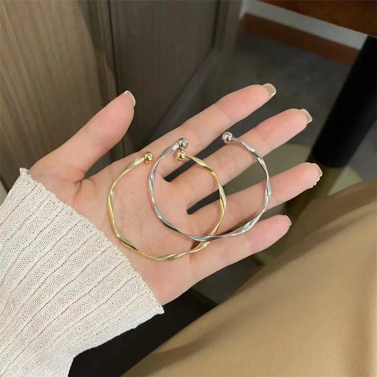 2024 New Fashion Twisted Metal Cuff bracelets For Women Korean Simple Jewelry