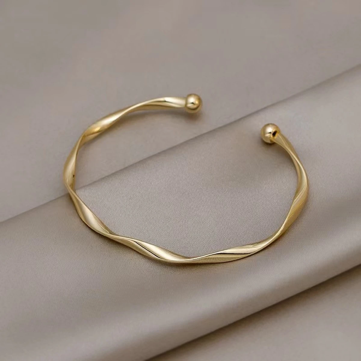 2024 New Fashion Twisted Metal Cuff bracelets For Women Korean Simple Jewelry