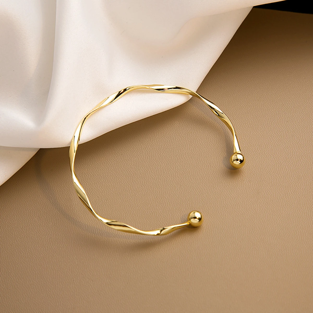 2024 New Fashion Twisted Metal Cuff bracelets For Women Korean Simple Jewelry