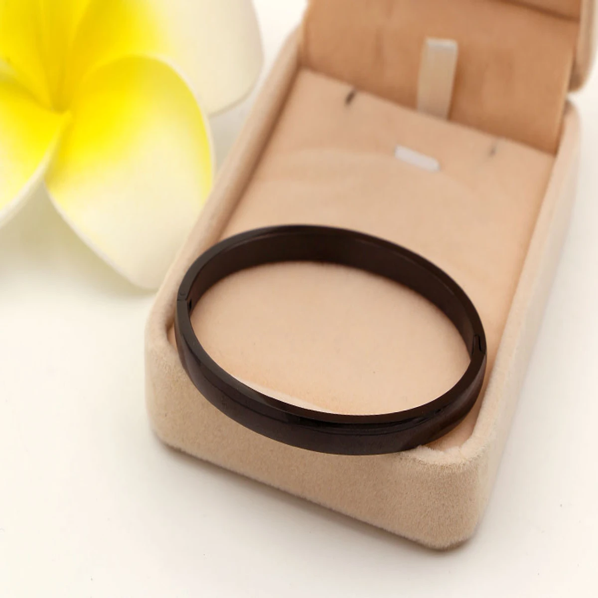 Black Stylish Rounded Bracelet For Men - Image 4