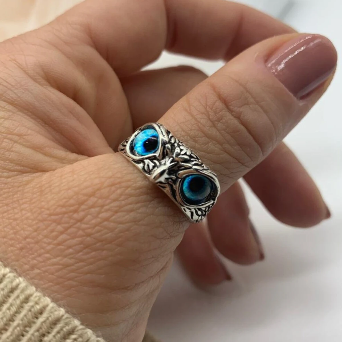 Crystal Glasses Blue Demon Eyes Owl/Ullu Bird Face Design Thumb Finger Ring