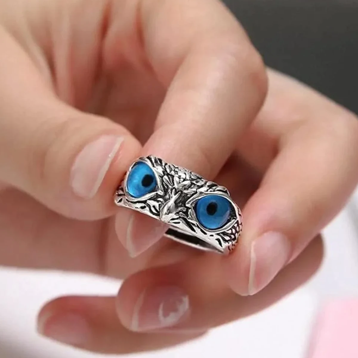 Crystal Glasses Blue Demon Eyes Owl/Ullu Bird Face Design Thumb Finger Ring