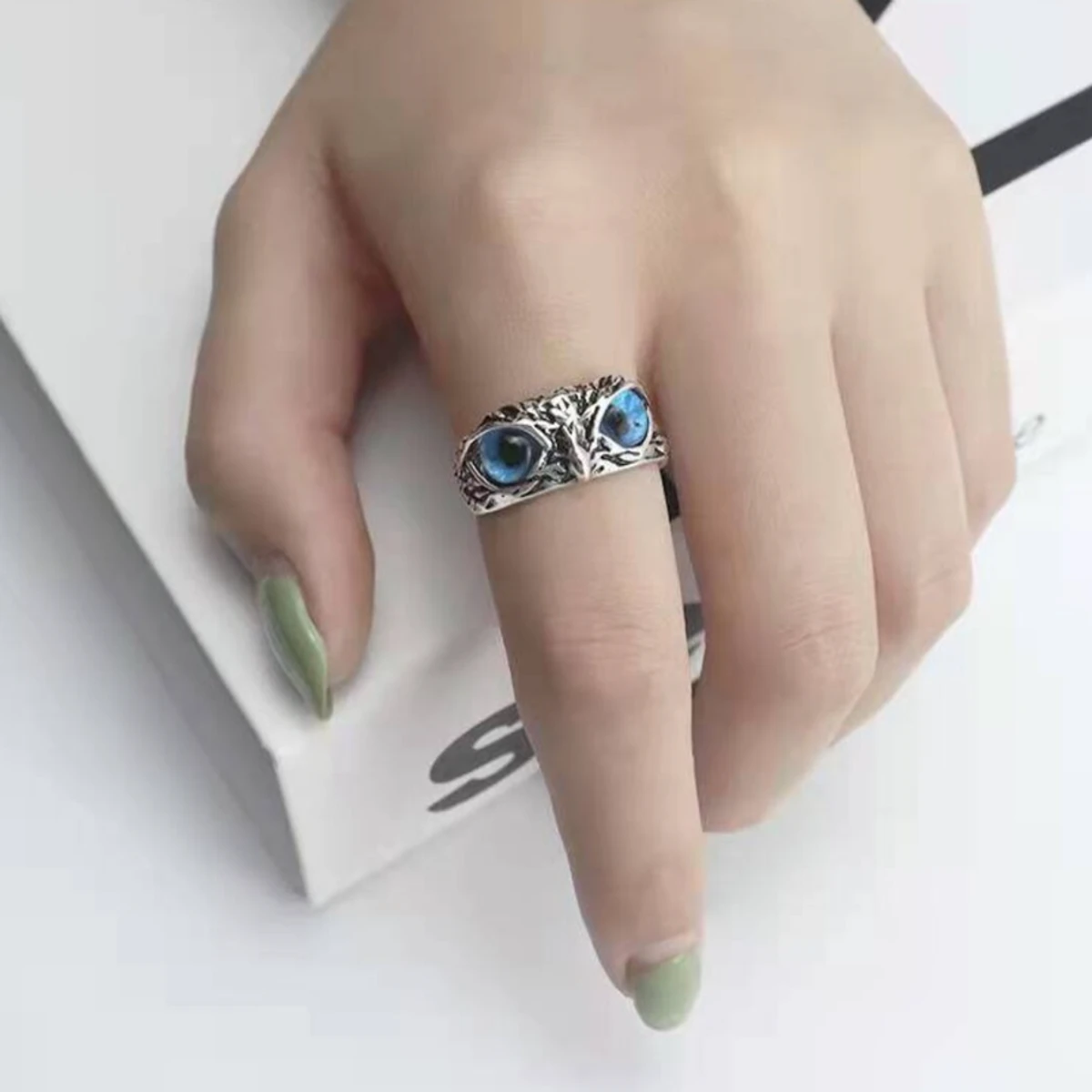 Crystal Glasses Blue Demon Eyes Owl/Ullu Bird Face Design Thumb Finger Ring