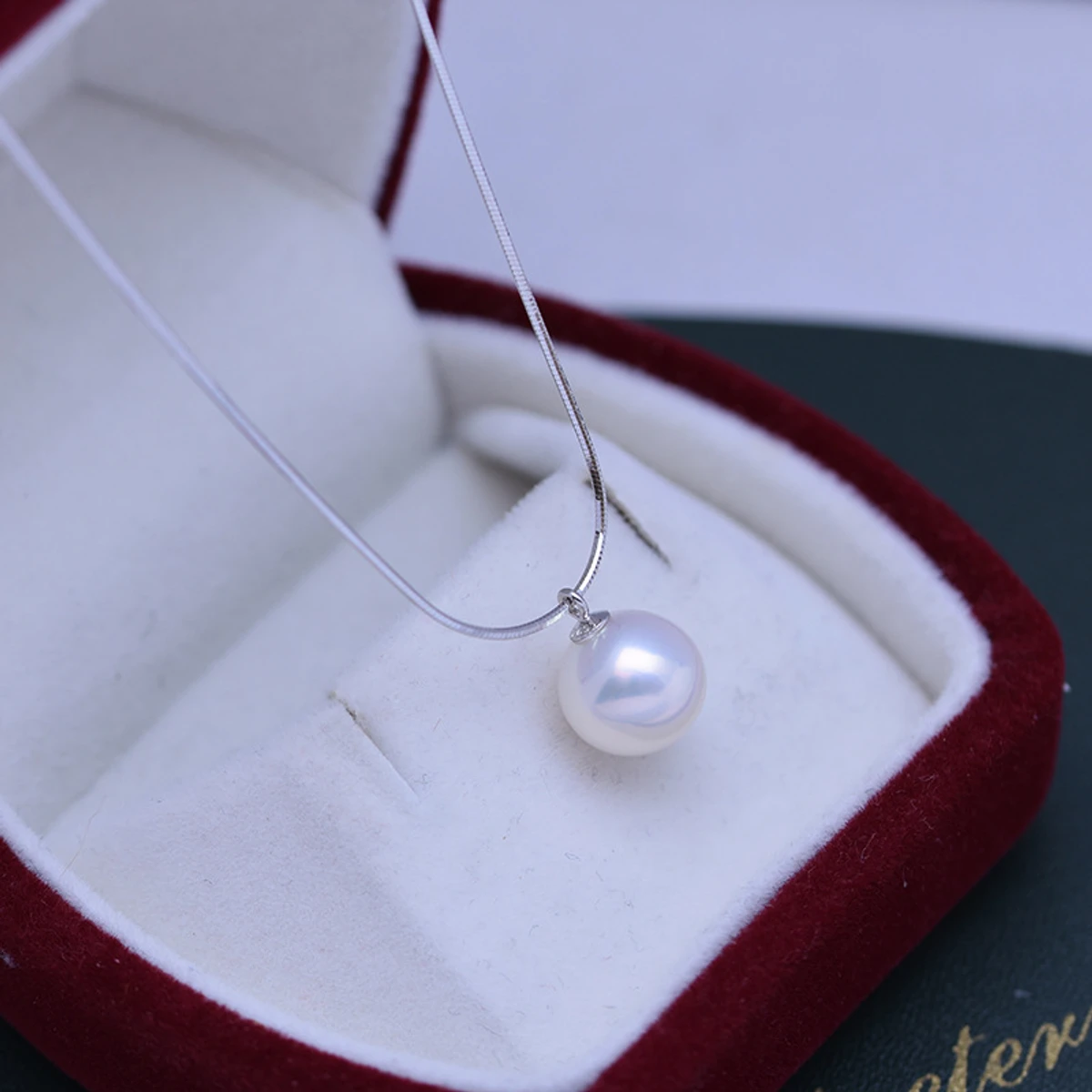 Single Pearl stylish Necklace For Woman