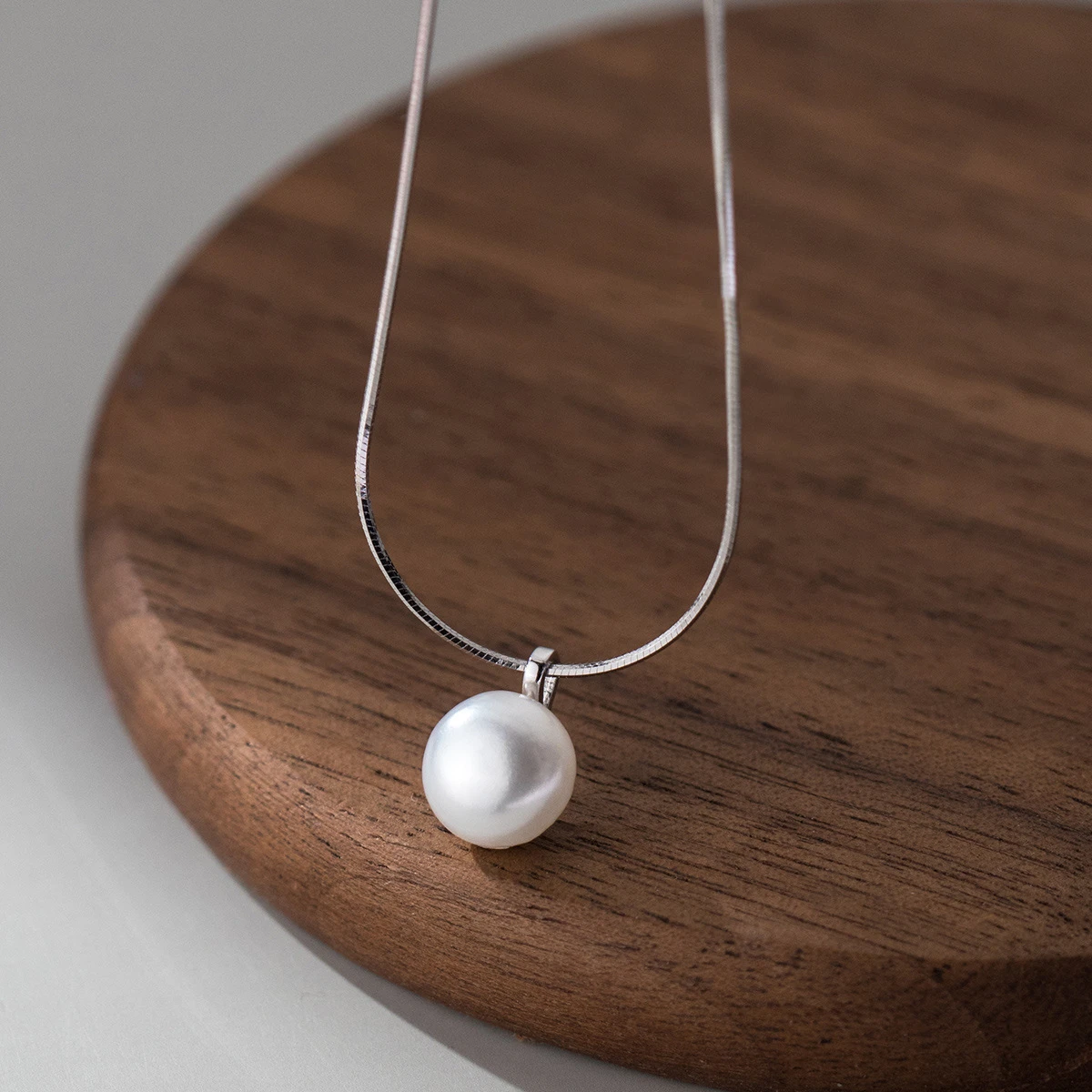 Single Pearl stylish Necklace For Woman