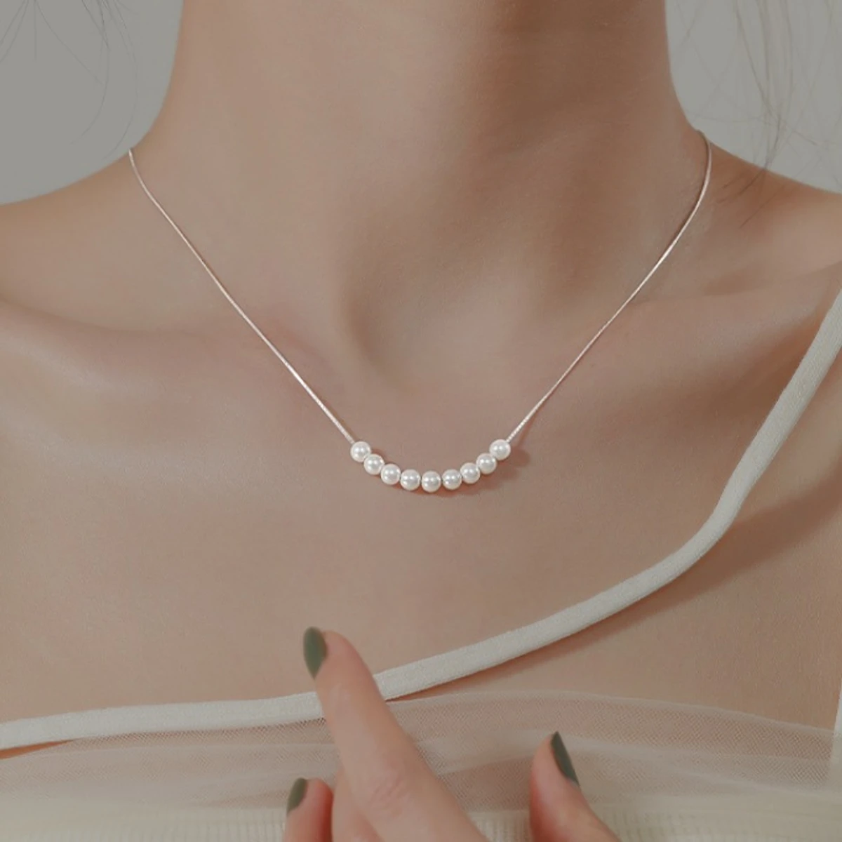 Korean stylish Girls Pearls Necklace For Woman