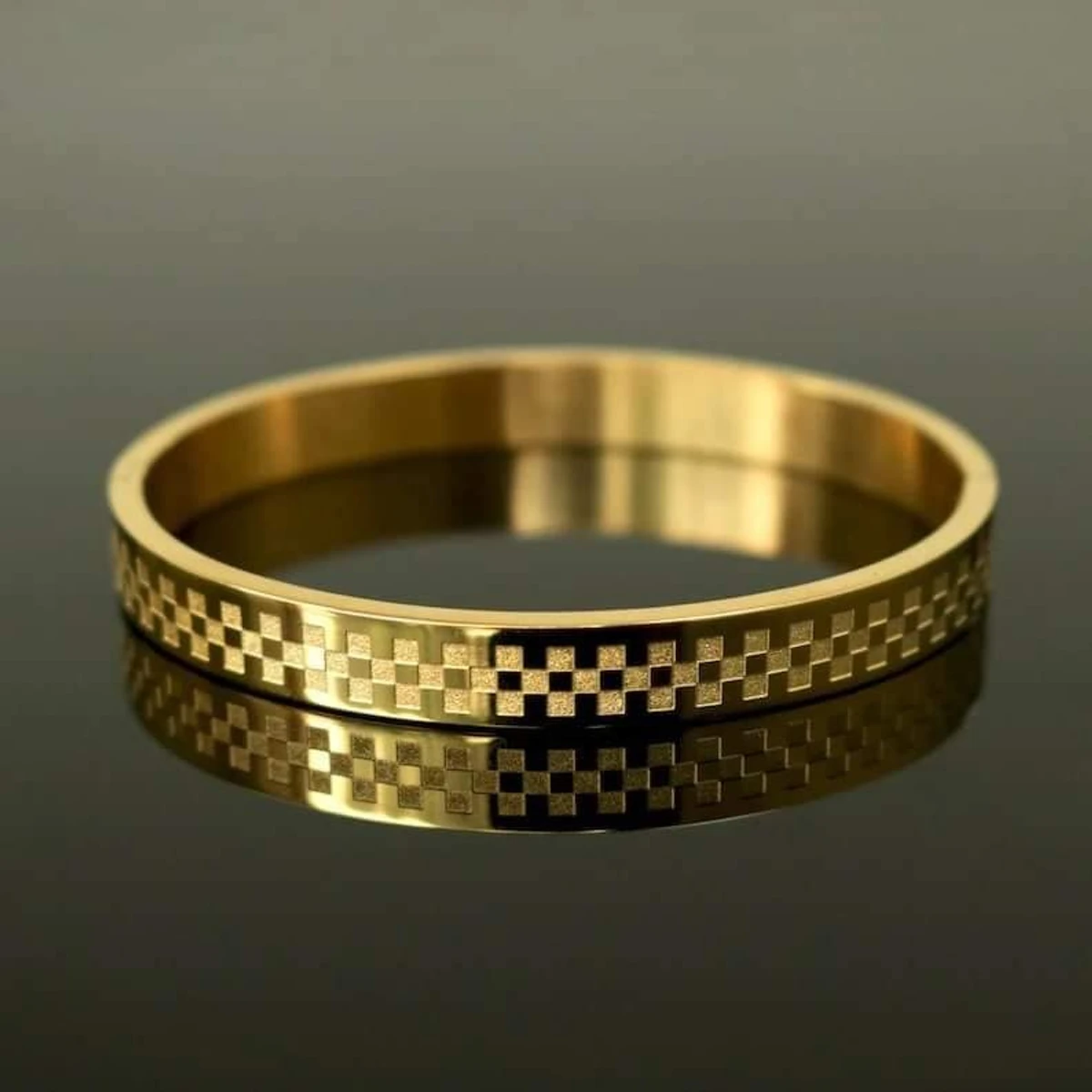 Golden Round Titanium Stainless Steel Cuff Bracelets For Men