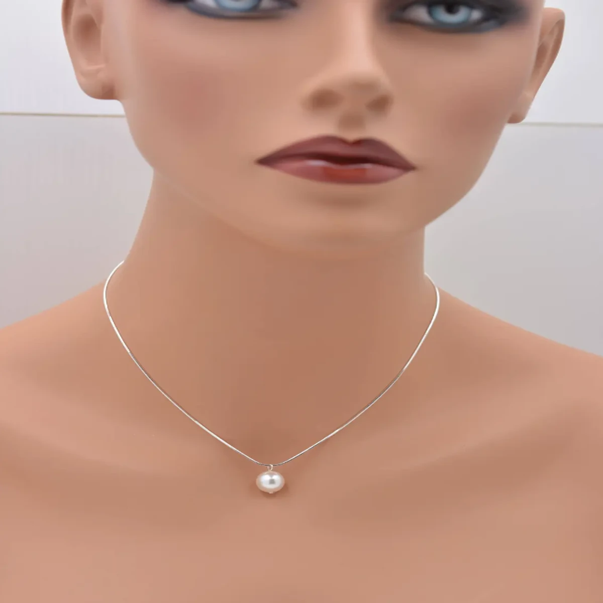 Minimalist Single Pearl Necklace stylish Girls