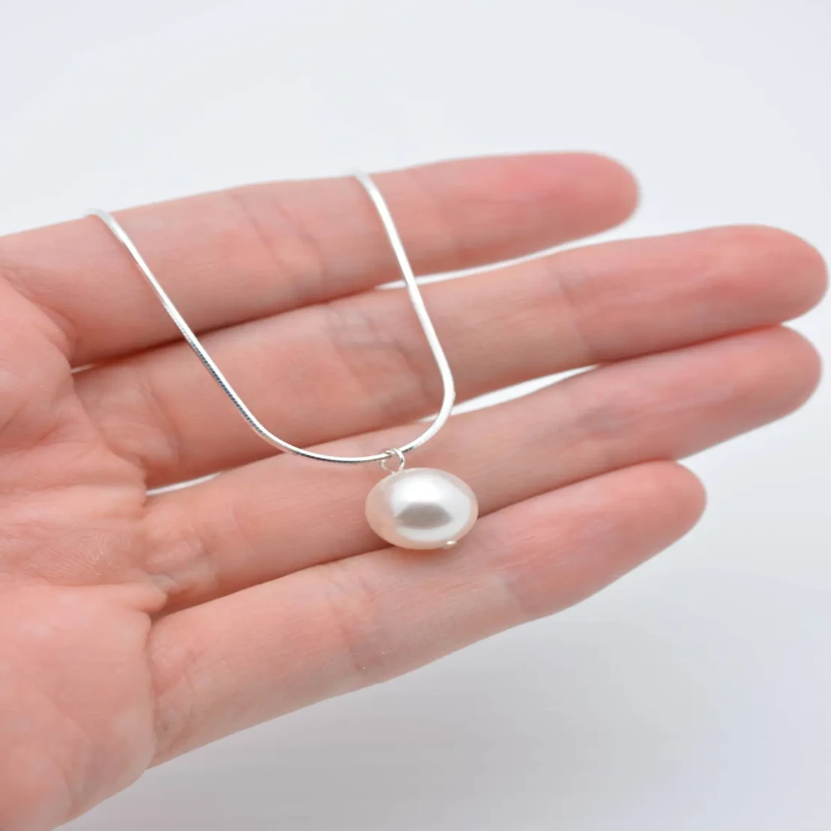 Minimalist Single Pearl Necklace stylish Girls