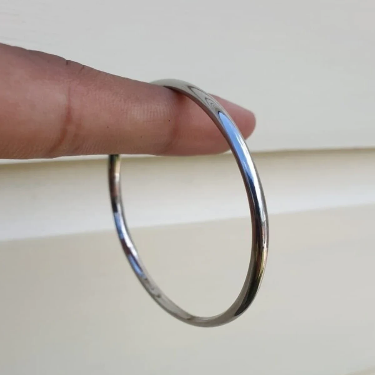 Round Fashionable Silver Bracelet For Men & Women